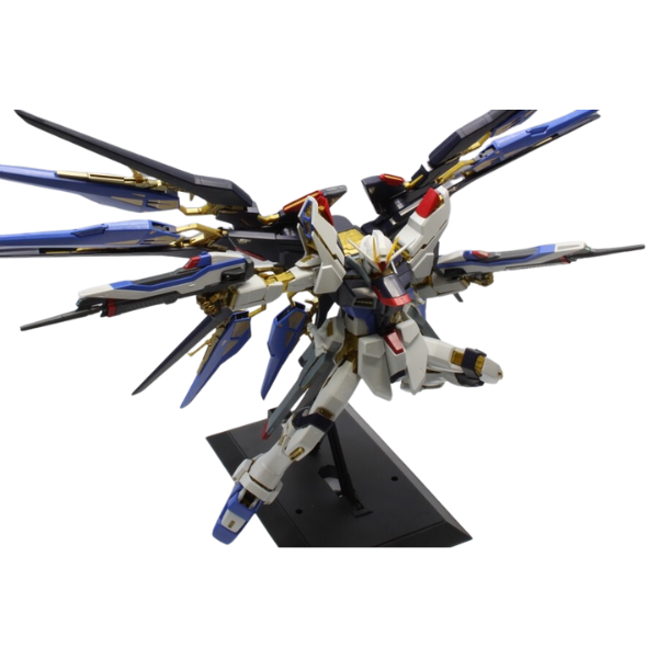 Gundam Express Australia Bandai 1/60 PG Strike Freedom Gundam action pose 