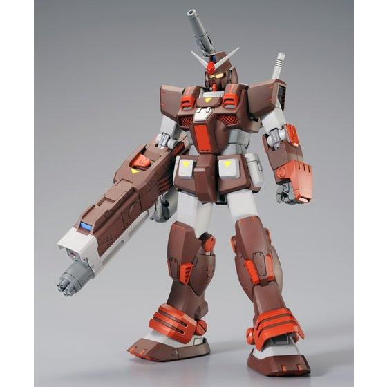 Gundam Express Australia P-Bandai 1/100 MG Heavy Gundam front on view.