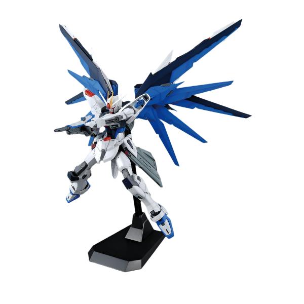 Bandai 1/100 MG Freedom Gundam Ver.2 Side Pose 1