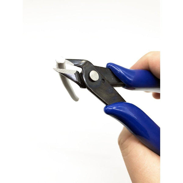 Manwah Budget Side Cutter for Plastic in use