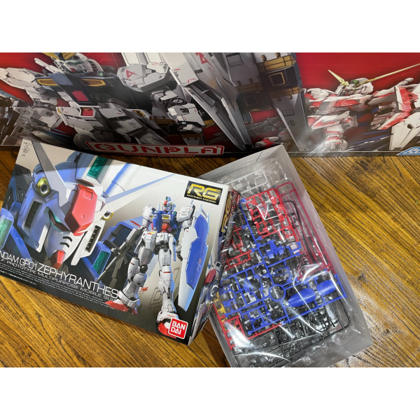 Bandai 1/144 RG RX-78 GP01 Zephyranthes inside contents
