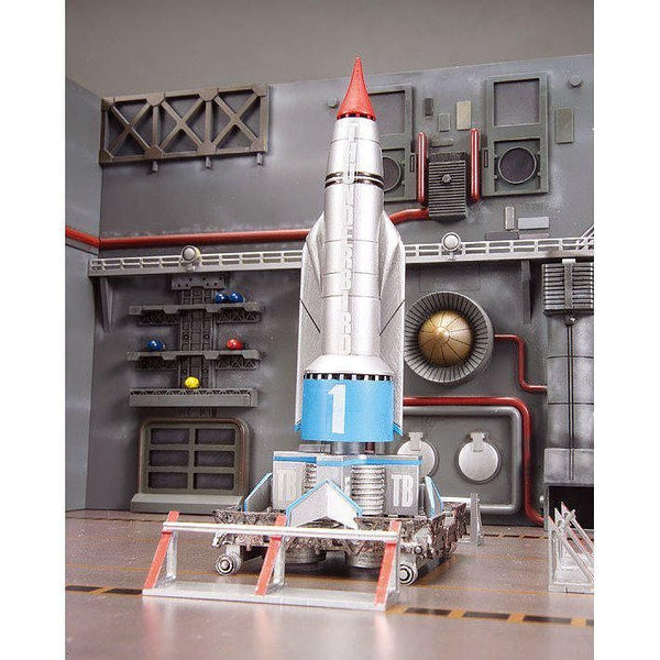 Aoshima 1/350 Thunderbird No.1. & Launch Bay. close up
