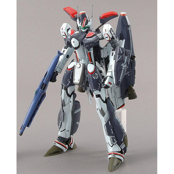Bandai 1/72 VF-25F Super Messiah Valkyrie Alto Custom battroid mode with armour