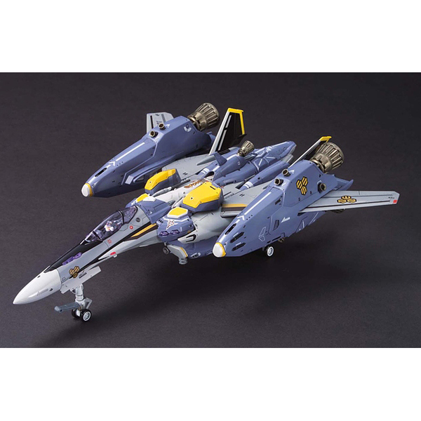 Bandai 1/72 VF-25S Super Messiah Valkyrie Ozma fighter mode