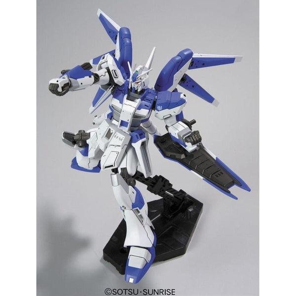 Bandai 1/144 HGUC RX-93-v2 Hi Nu Gundam fight pose